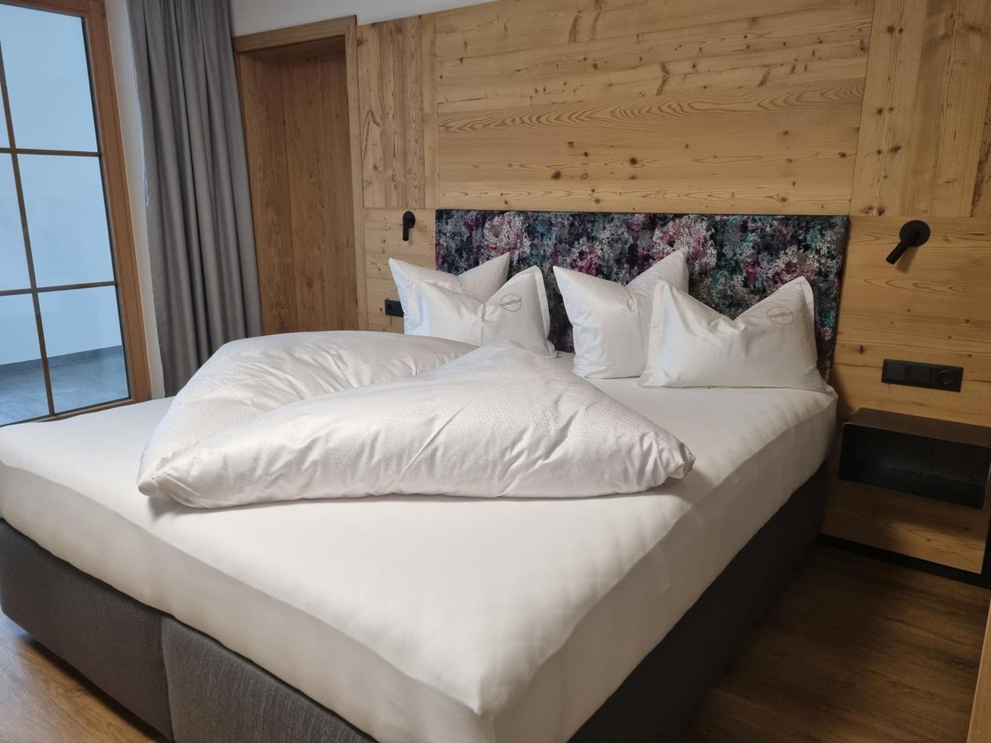 Greidlhof Alpstyle Apartments Fuegen Room photo