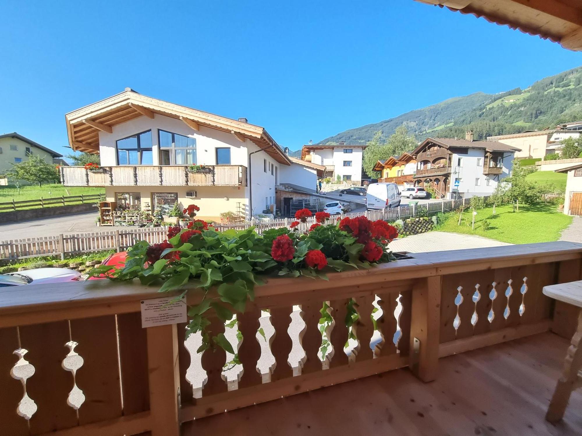 Greidlhof Alpstyle Apartments Fuegen Room photo